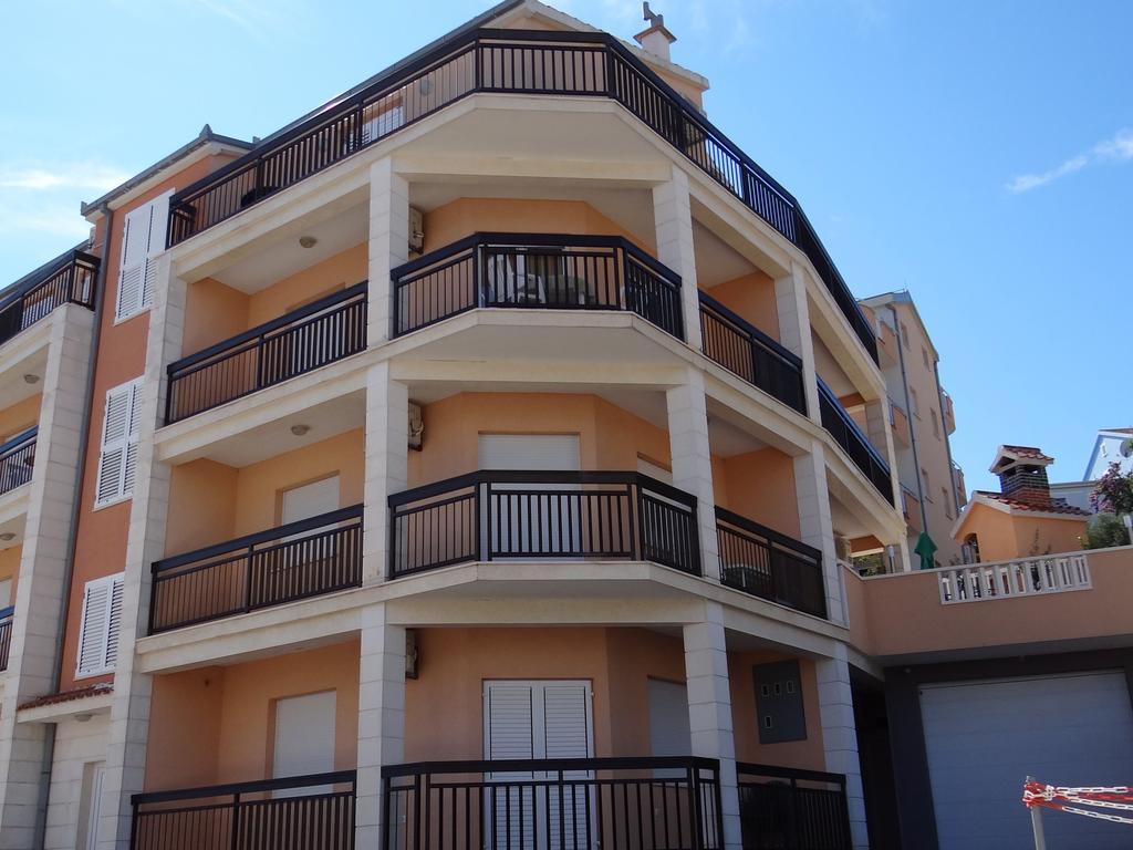 Vila Lola Apartmani Трогир Екстериор снимка