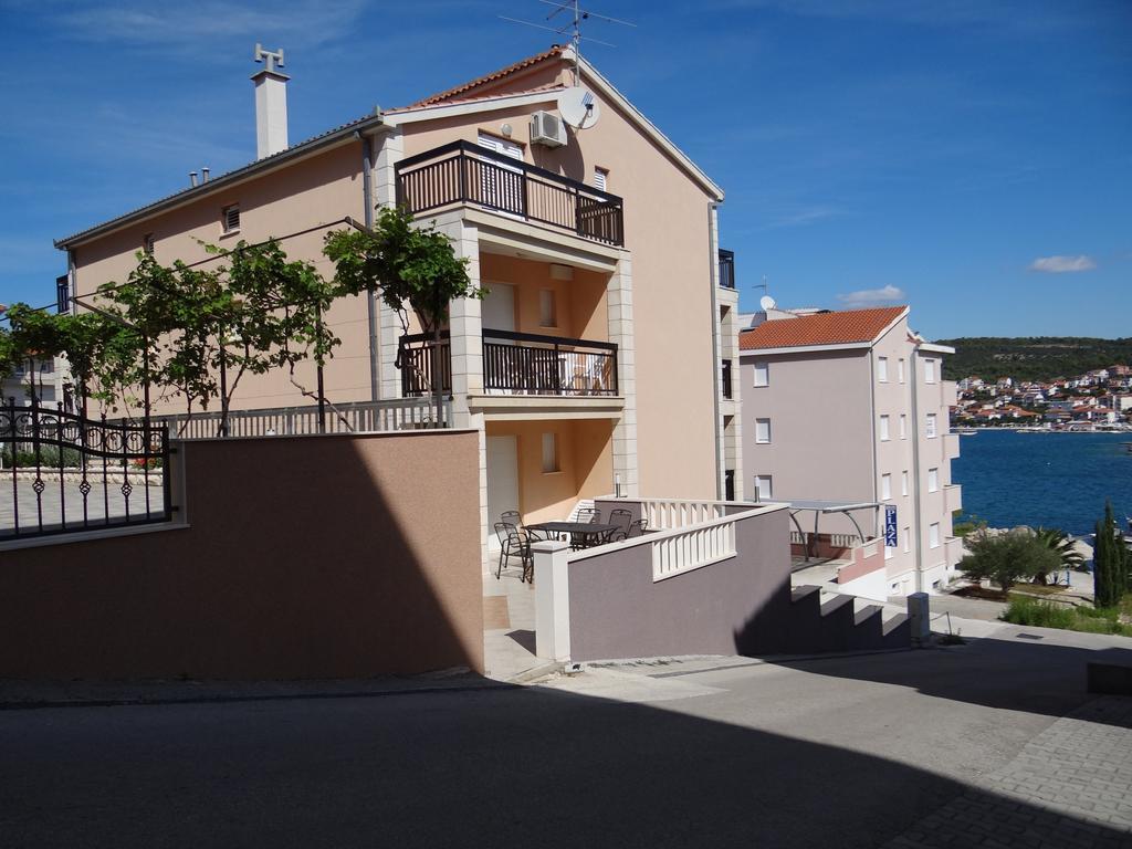 Vila Lola Apartmani Трогир Екстериор снимка