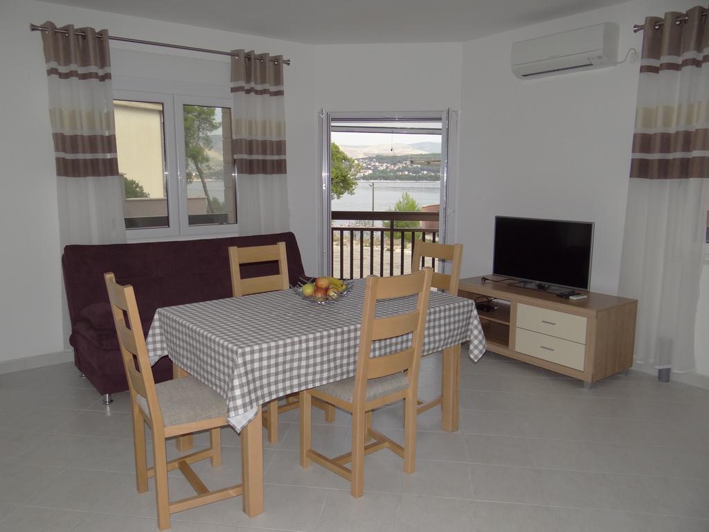 Vila Lola Apartmani Трогир Екстериор снимка